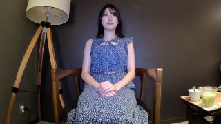 纹身少女在旅馆里被男性支配惩罚并被喉交